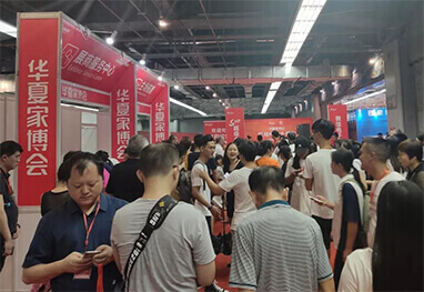 苏州家博会现场人流如织